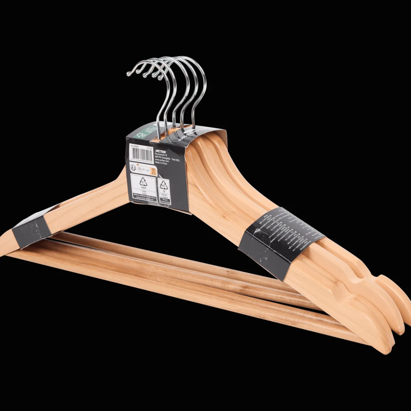 Action Wassen & Strijken^Houten kledinghangers